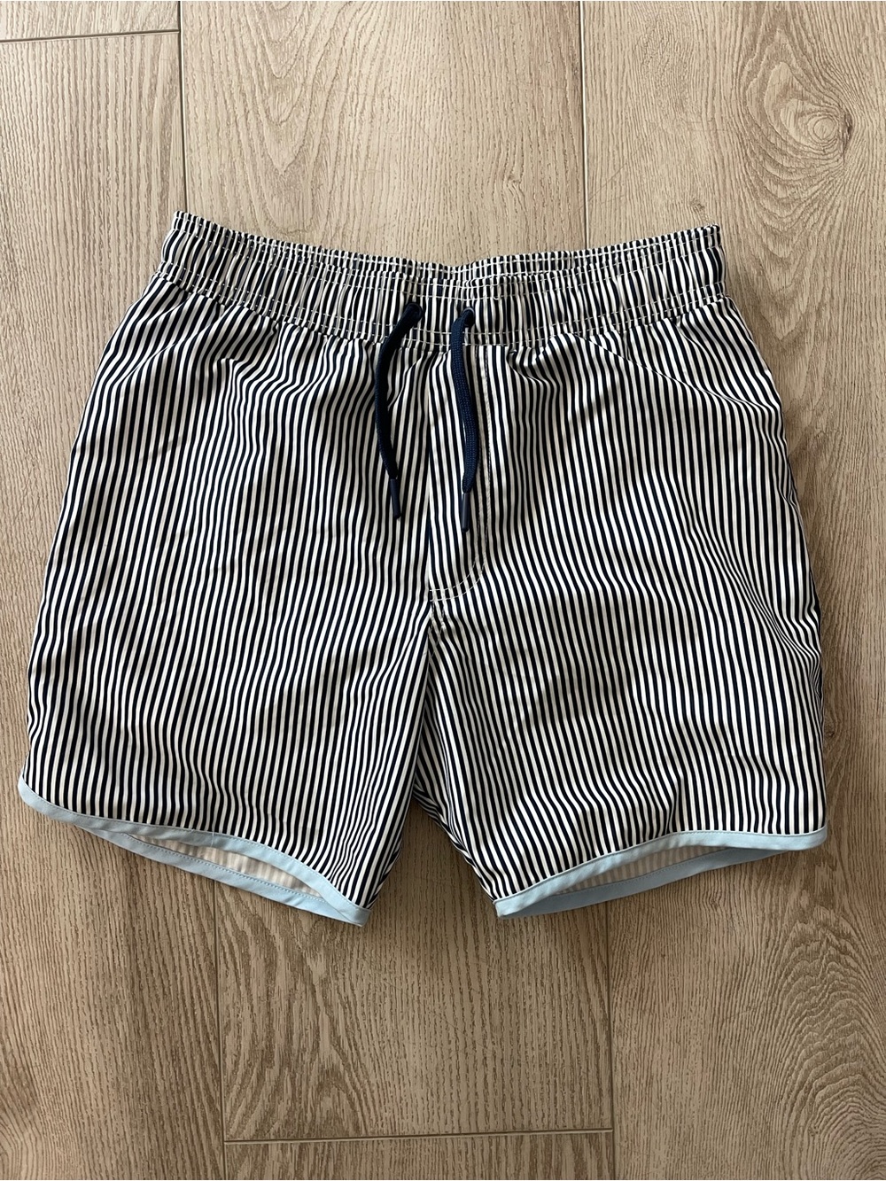 Minnow boys navy stripe boardie, size 13/14 EUC